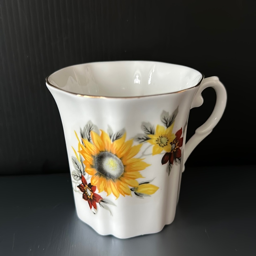 Vintage Royal Grafton FLORAL Sunflower Coffee Mug Tea Cup with Gold Trim